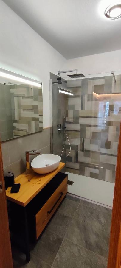 Complesso I Dadi - Condominio Cielo Alto เบรยล์-แชร์วิเนีย ภายนอก รูปภาพ