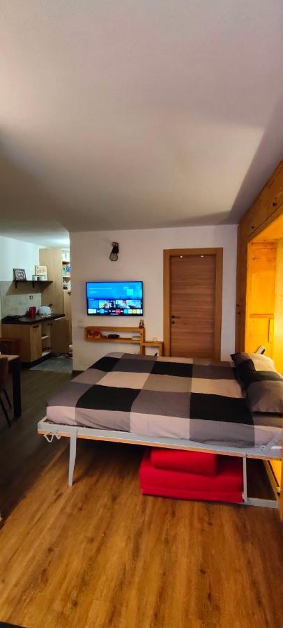 Complesso I Dadi - Condominio Cielo Alto เบรยล์-แชร์วิเนีย ภายนอก รูปภาพ